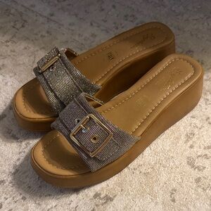 NWT Seychelles Women's Gold and Brown Buckle Sandals